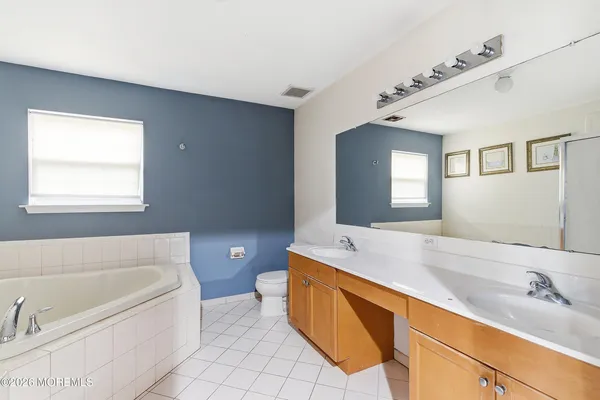 $1,199,999 | 17 Meadow Run Court, Jackson, NJ 08527