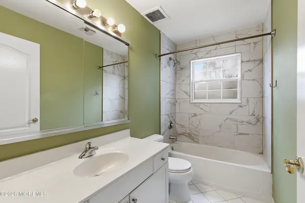 $1,199,999 | 17 Meadow Run Court, Jackson, NJ 08527