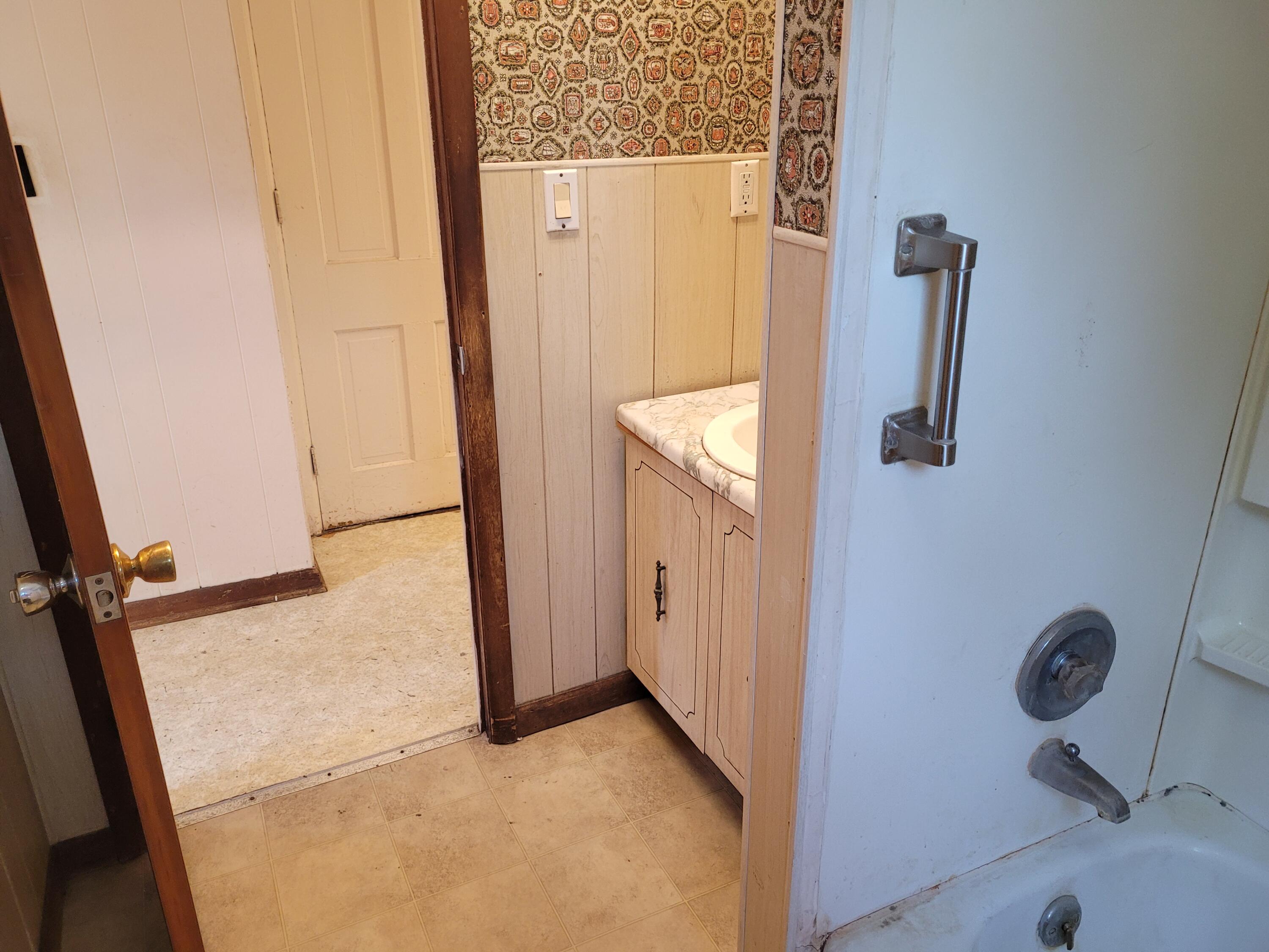 109 2nd Street Lawrence, MI 49064 - Photo 15 of 40 20250602_111942