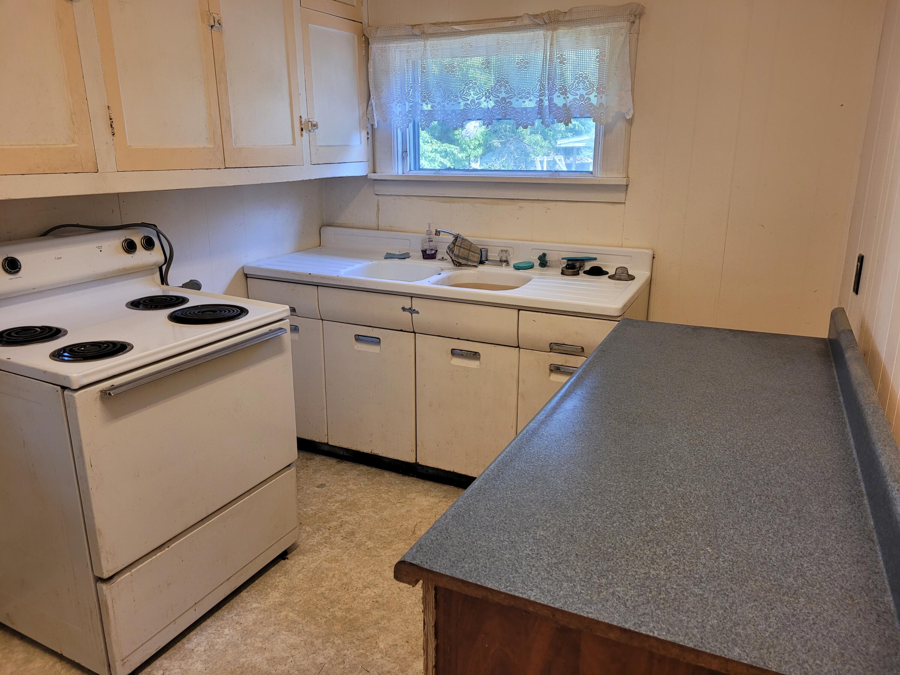 109 2nd Street Lawrence, MI 49064 - Photo 16 of 40 20250602_111952