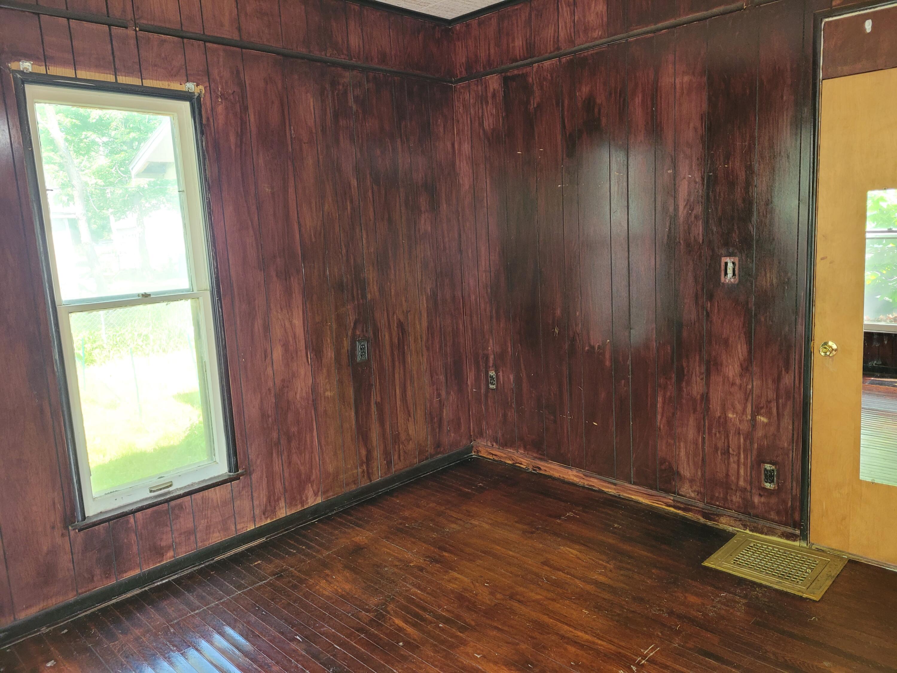 109 2nd Street Lawrence, MI 49064 - Photo 19 of 40 20250602_112040