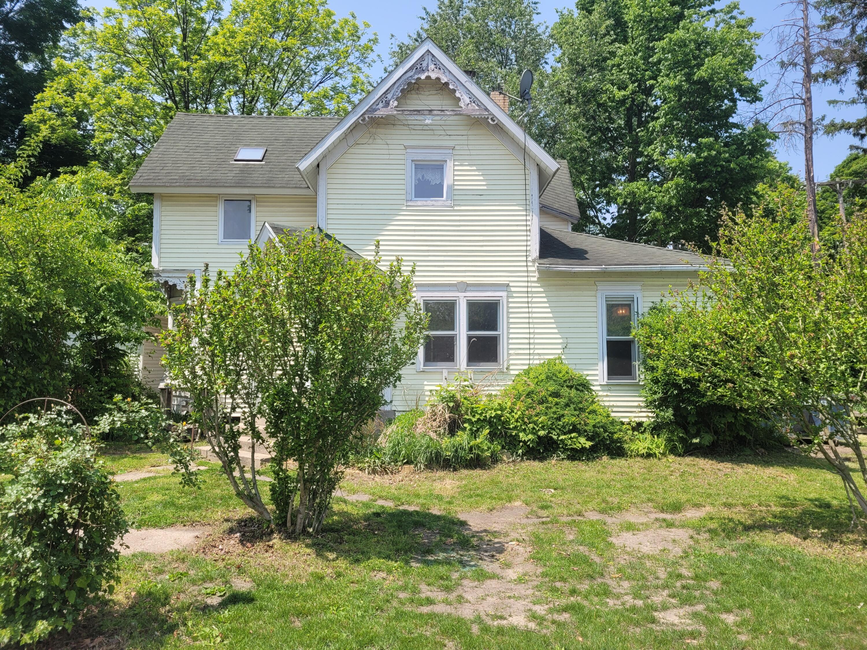 109 2nd Street Lawrence, MI 49064 - Photo 2 of 40 20250602_125631