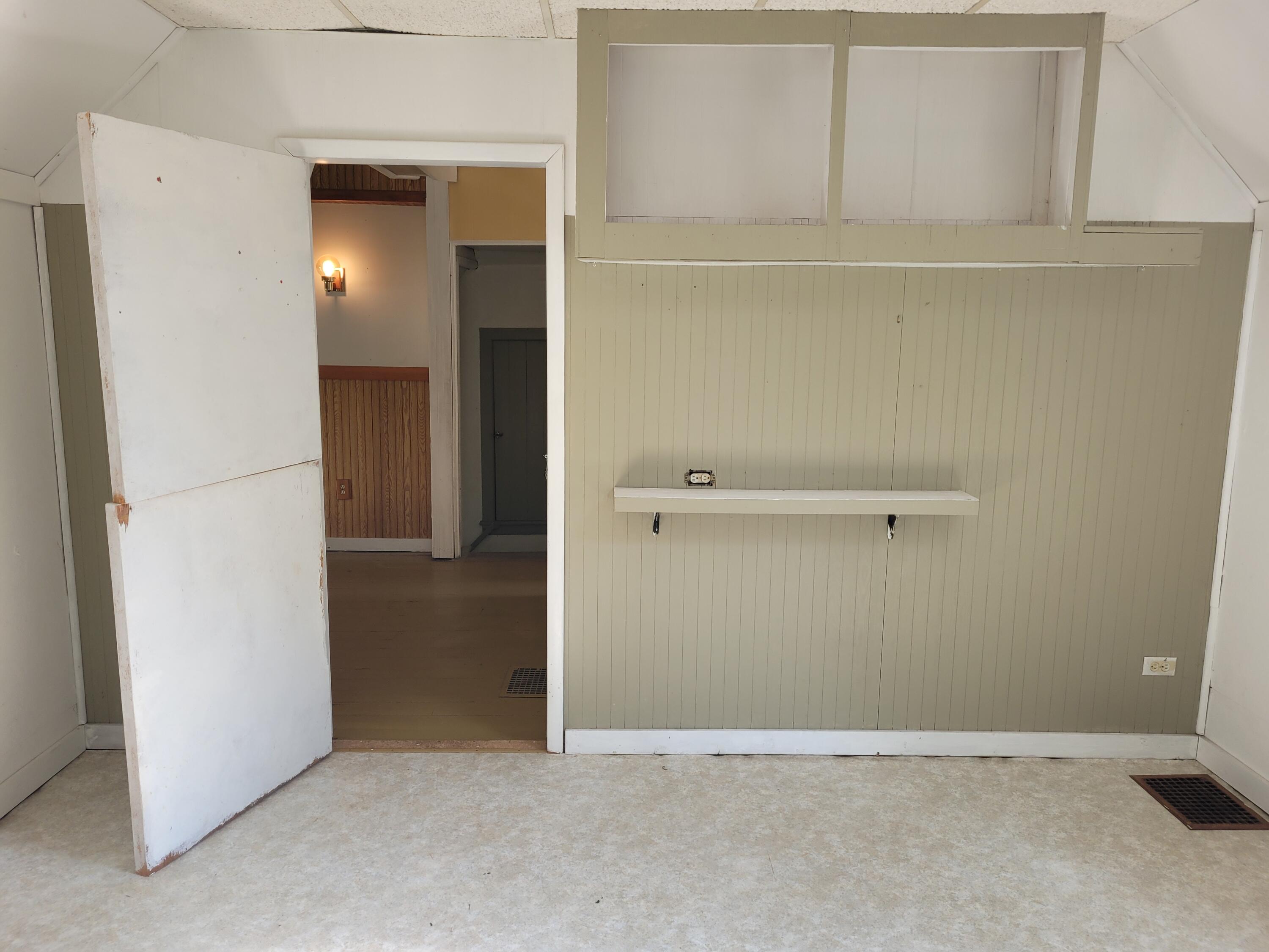 109 2nd Street Lawrence, MI 49064 - Photo 24 of 40 20250602_104339