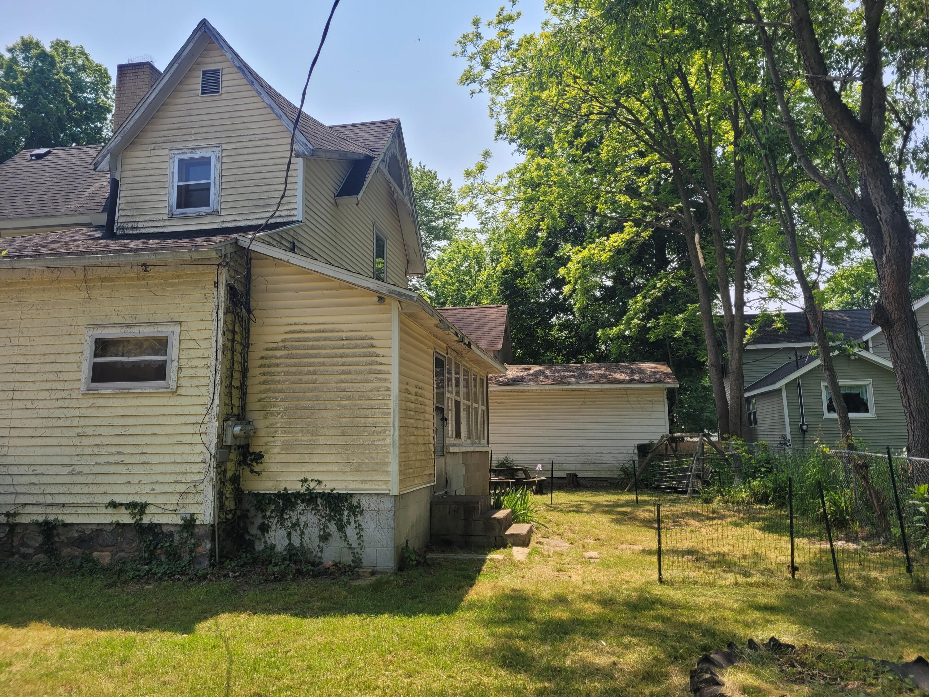 109 2nd Street Lawrence, MI 49064 - Photo 4 of 40 20250602_125756