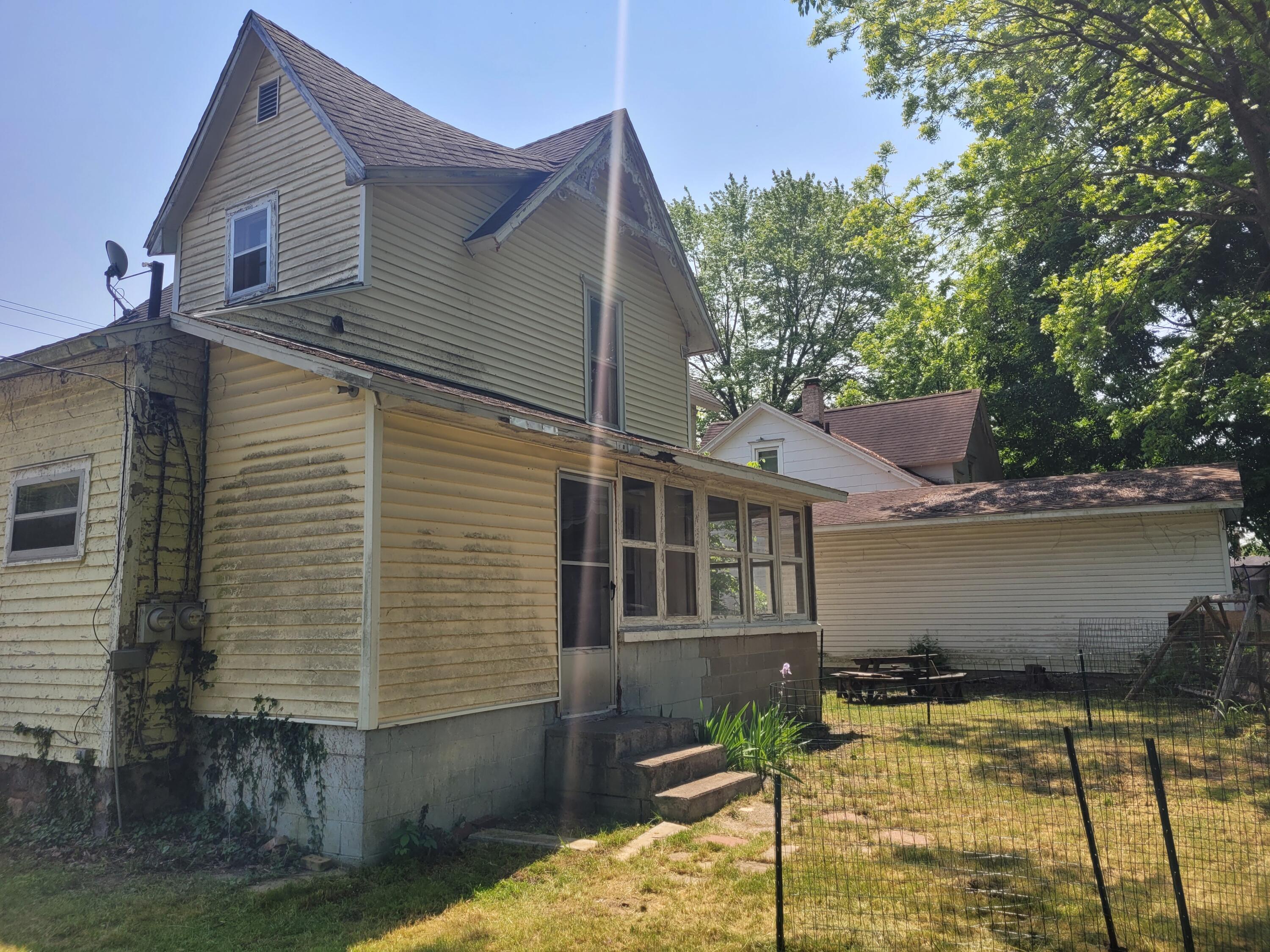 109 2nd Street Lawrence, MI 49064 - Photo 5 of 40 20250602_125806