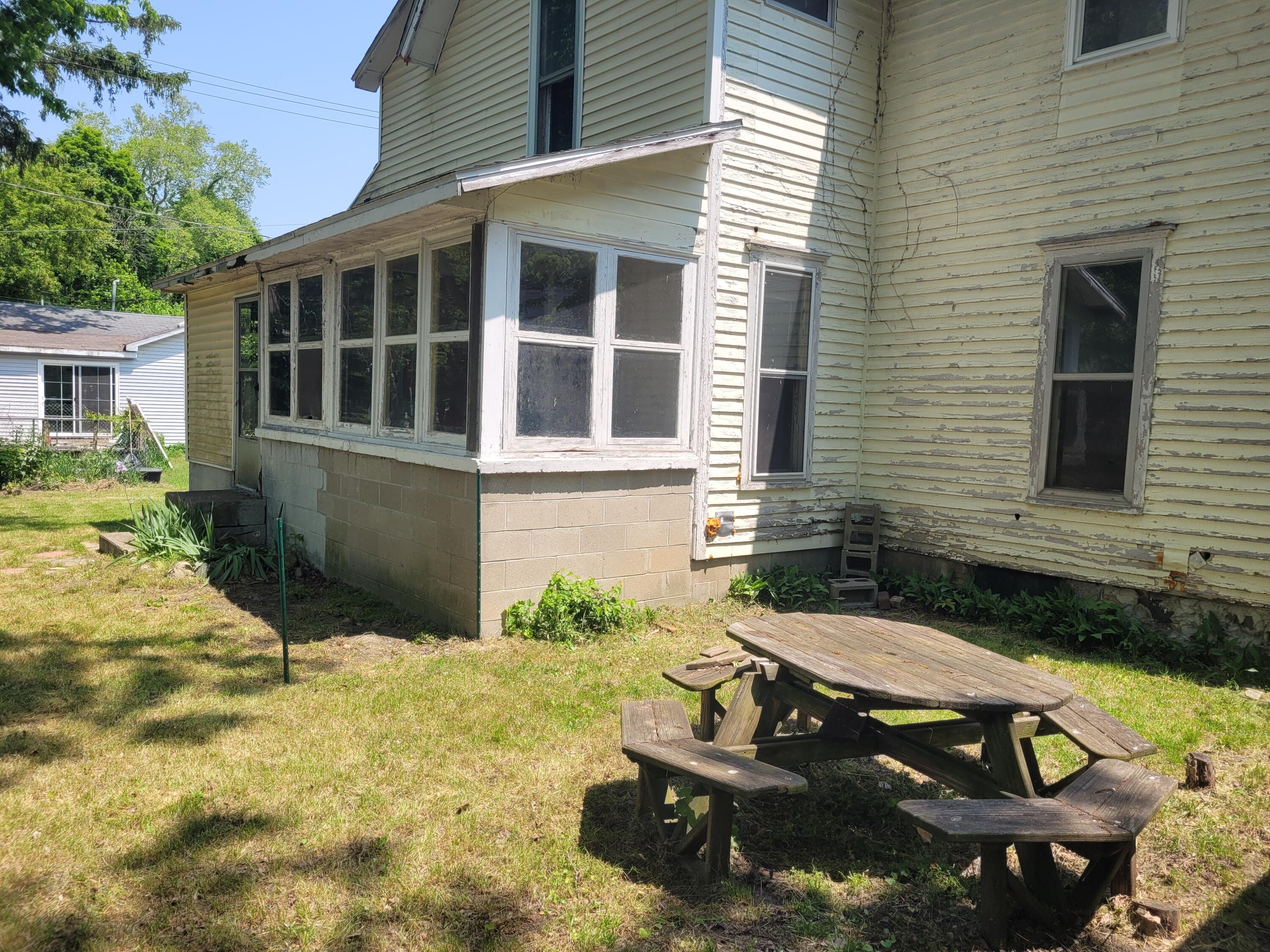 109 2nd Street Lawrence, MI 49064 - Photo 7 of 40 20250602_125841