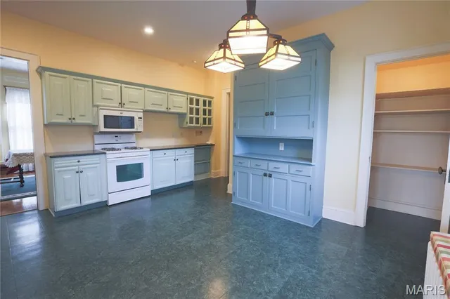 $242,000 | 307 Tilson Place, Hillsboro, IL 62049