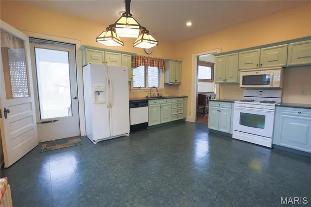 $242,000 | 307 Tilson Place, Hillsboro, IL 62049