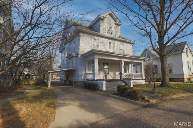 $242,000 | 307 Tilson Place, Hillsboro, IL 62049