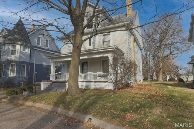 $242,000 | 307 Tilson Place, Hillsboro, IL 62049