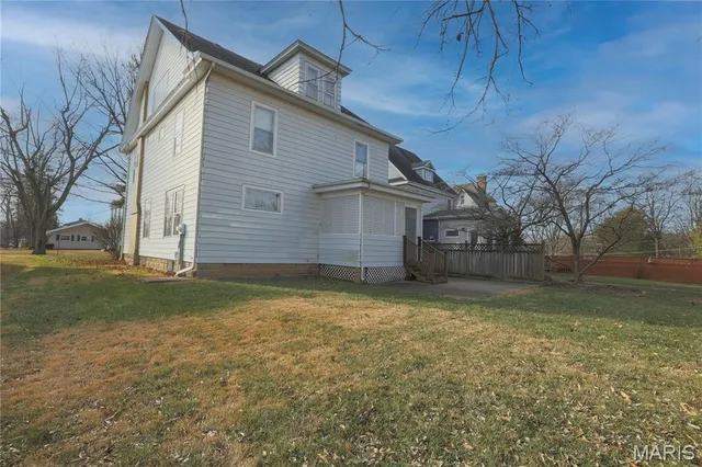 $242,000 | 307 Tilson Place, Hillsboro, IL 62049