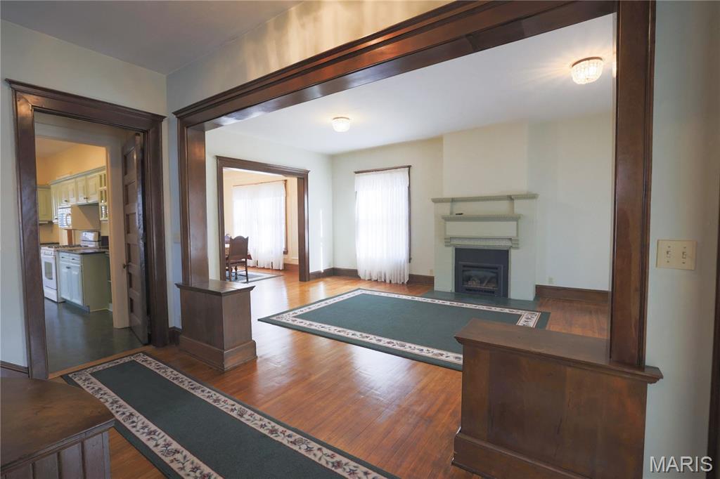 307 Tilson Place Hillsboro, IL 62049 - Photo 9 of 50