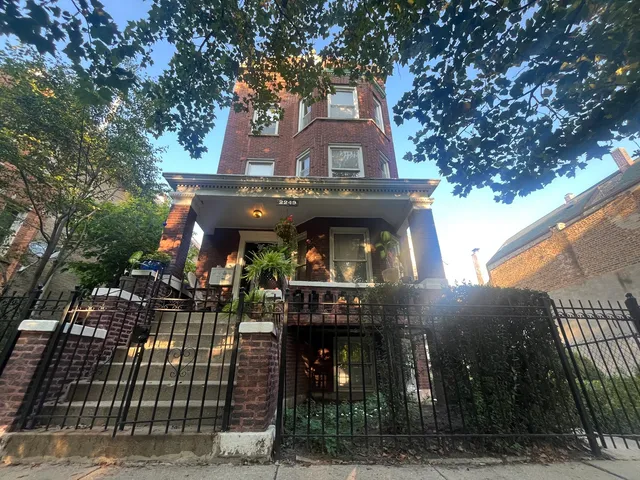 a front view of house with yard