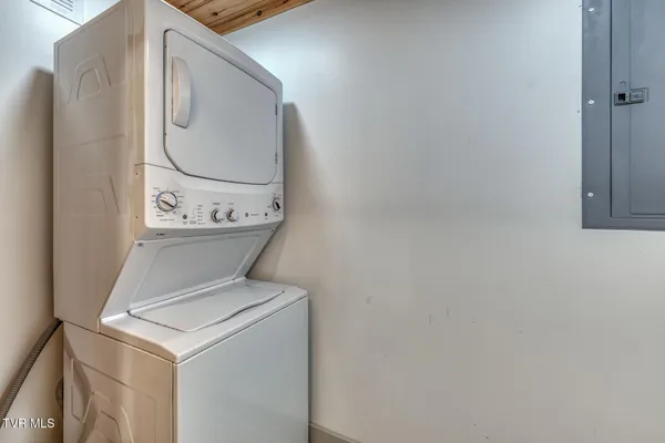 $260,000 | 438 Hartshaw Drive, Greeneville, TN 37743