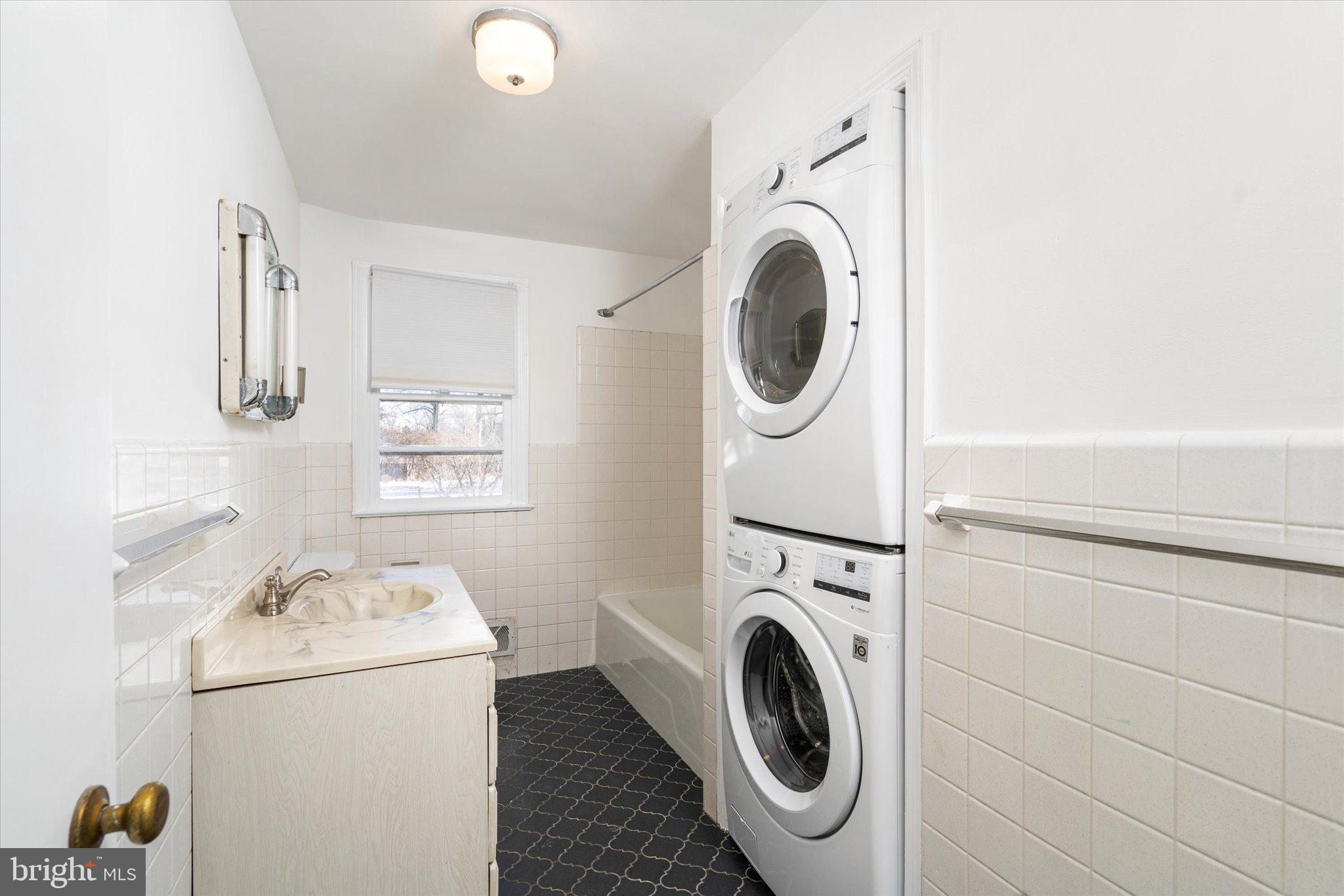331 Hamilton Avenue Princeton, NJ 08540 - Photo 21 of 31 a utility room with dryer and washer