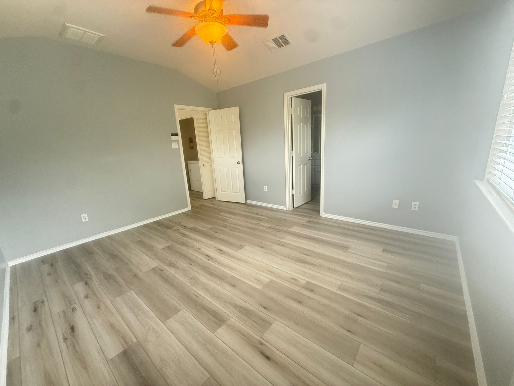 1900 Scofield Ridge Parkway, Unit 2103 Austin, TX 78727 - Photo 19 of 35 Primary bedroom