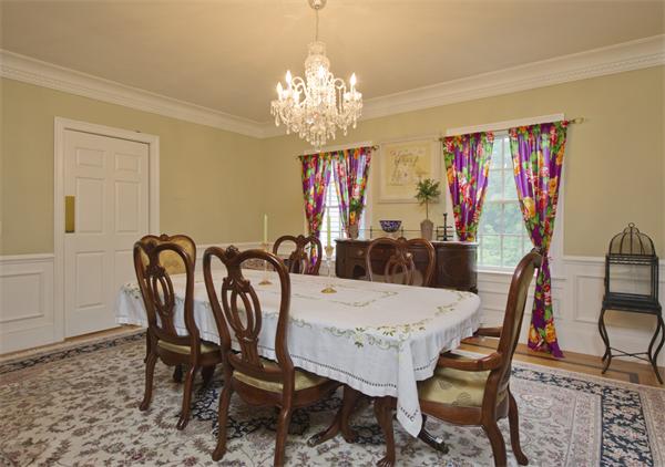 81 Beaver Road Weston, MA 02493 - Photo 6 of 19