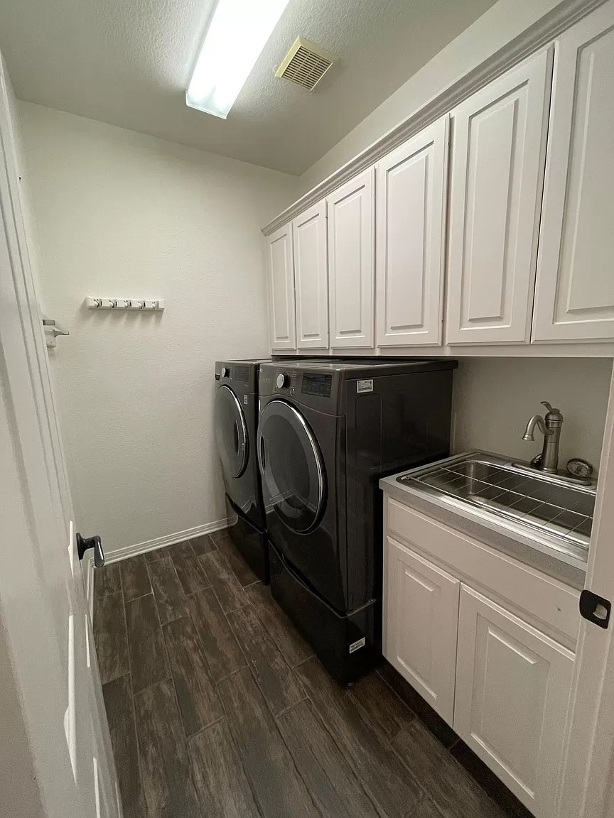 2106 Rue De St Germaine Austin, TX 78746 - Photo 21 of 40 Laundry Room