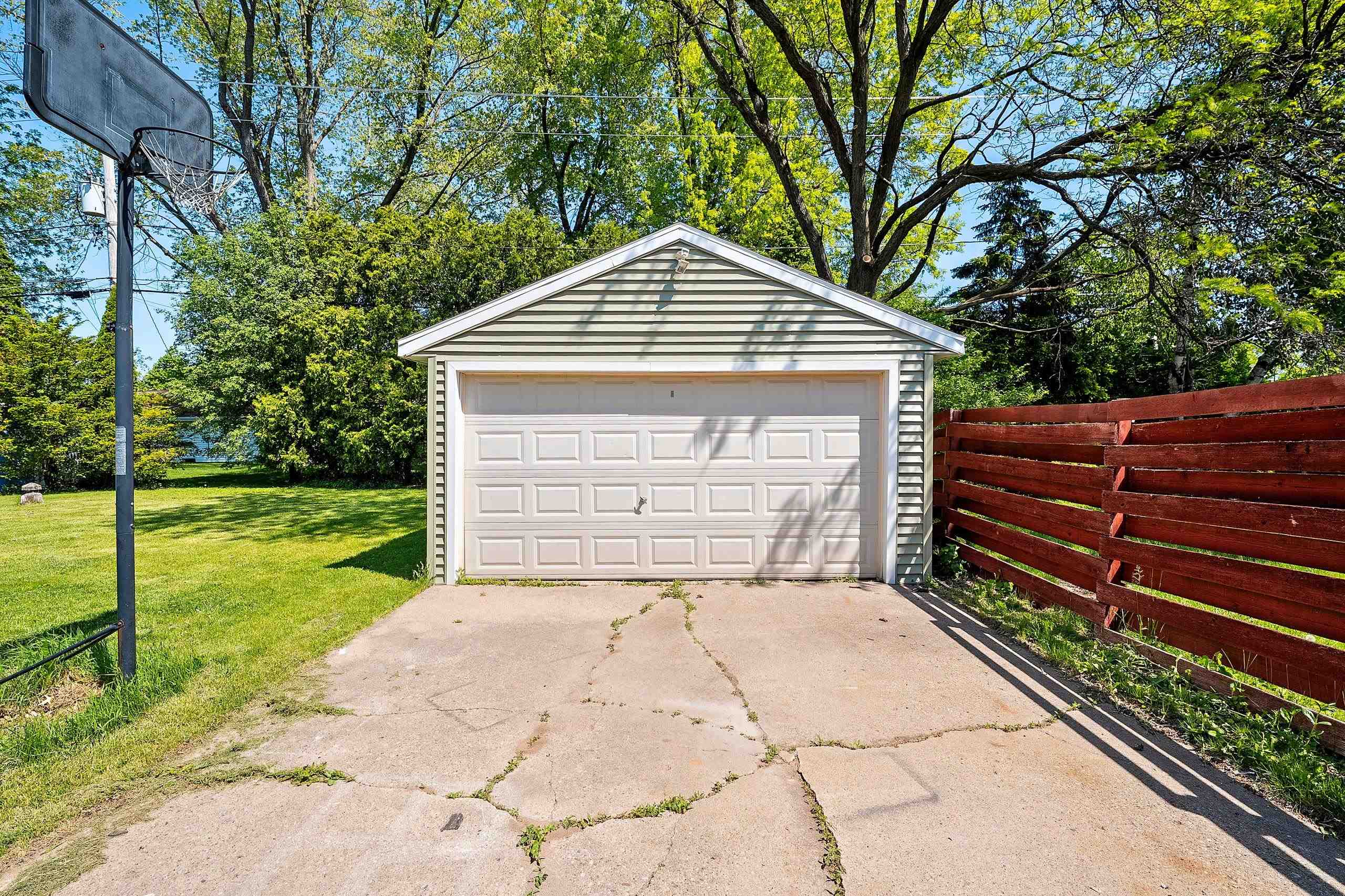 1006 East Lindbergh Street Appleton, WI 54911 - Photo 2 of 51