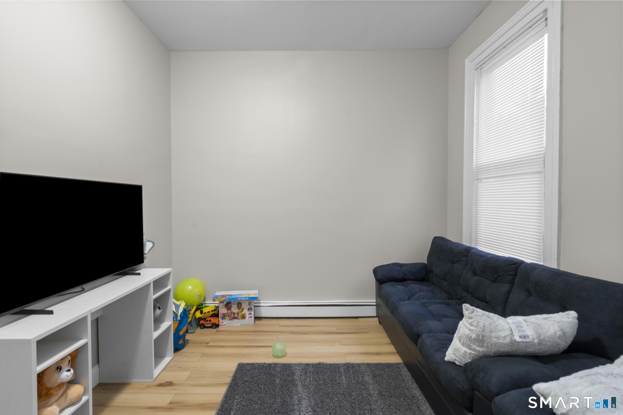 39 Cliff Street Norwich, CT 06360 - Photo 13 of 38