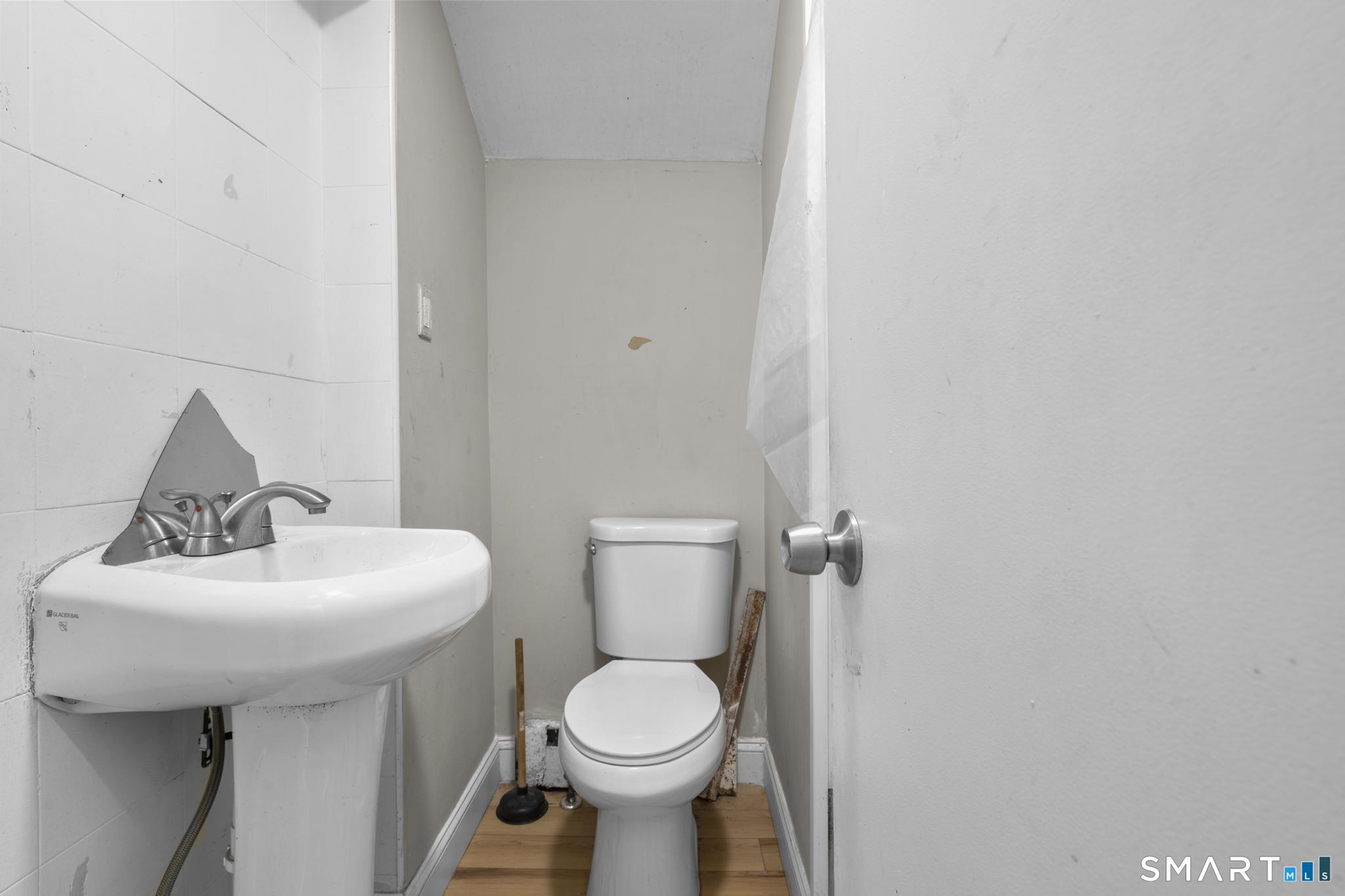 39 Cliff Street Norwich, CT 06360 - Photo 17 of 35