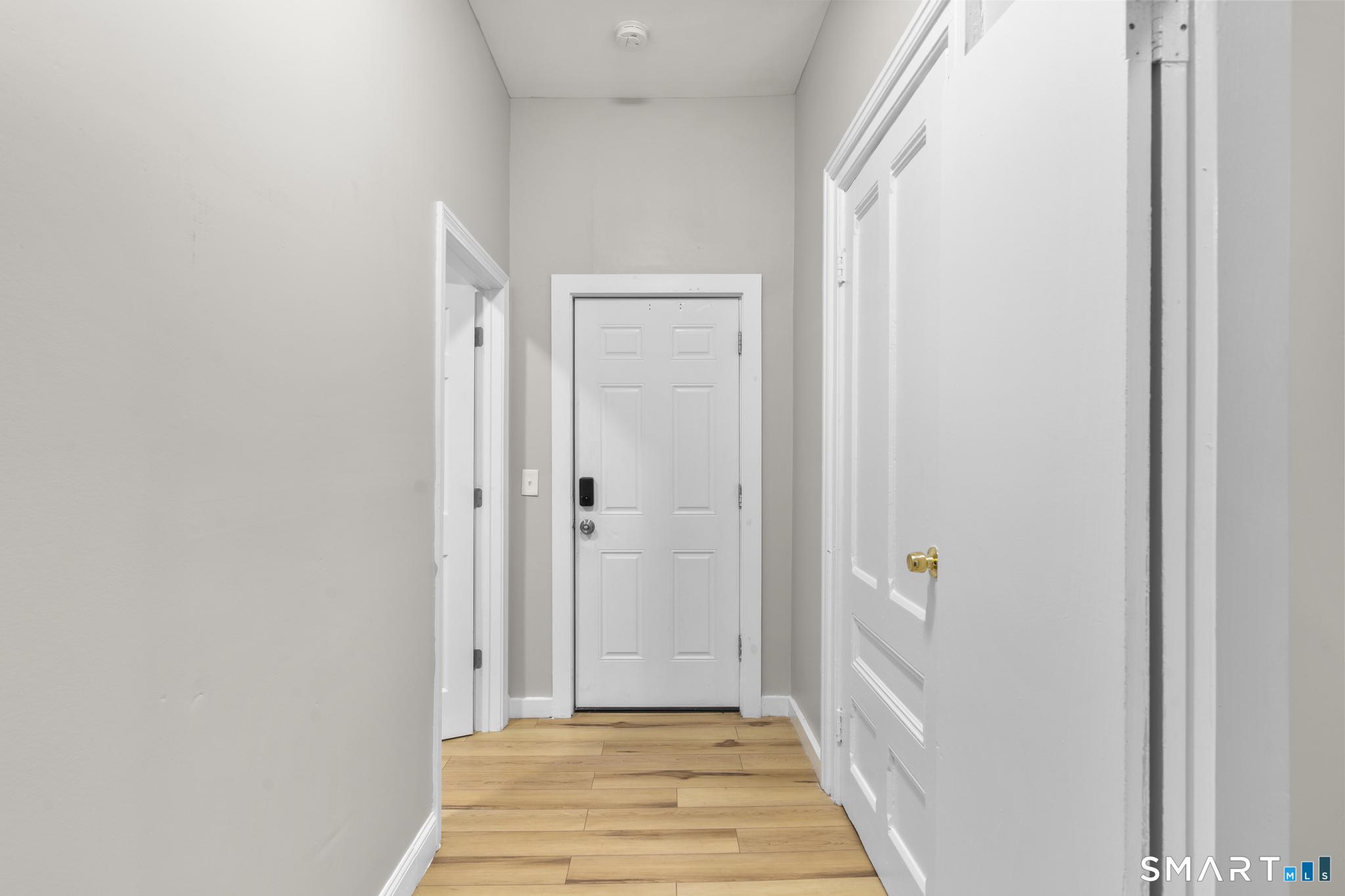 39 Cliff Street Norwich, CT 06360 - Photo 3 of 38