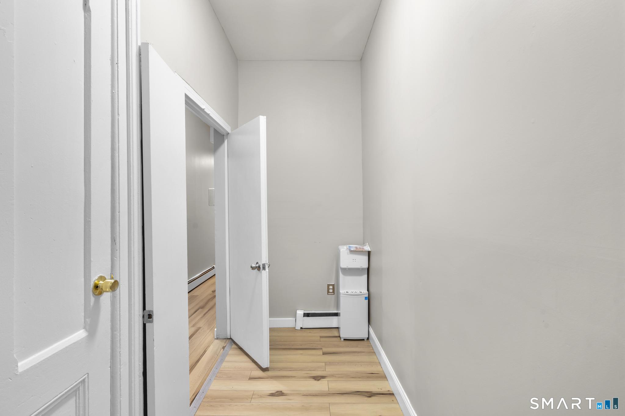 39 Cliff Street Norwich, CT 06360 - Photo 4 of 38