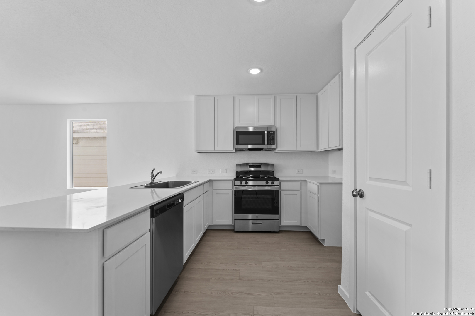 1847 Nuthatch Ridge New Braunfels, TX 78130 - Photo 5 of 30