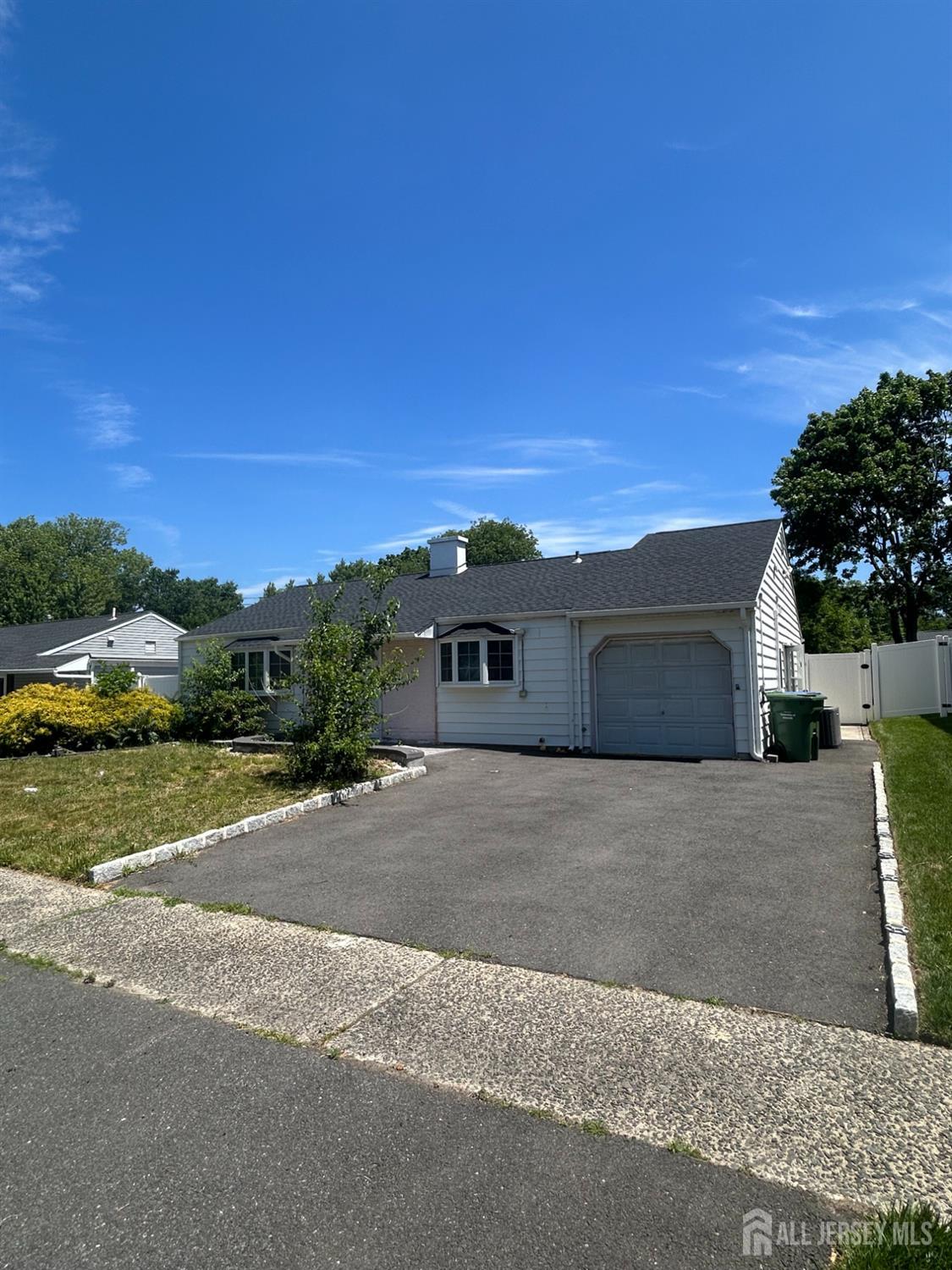 17 Raleigh Road Edison, NJ 08817 - Photo 2 of 16