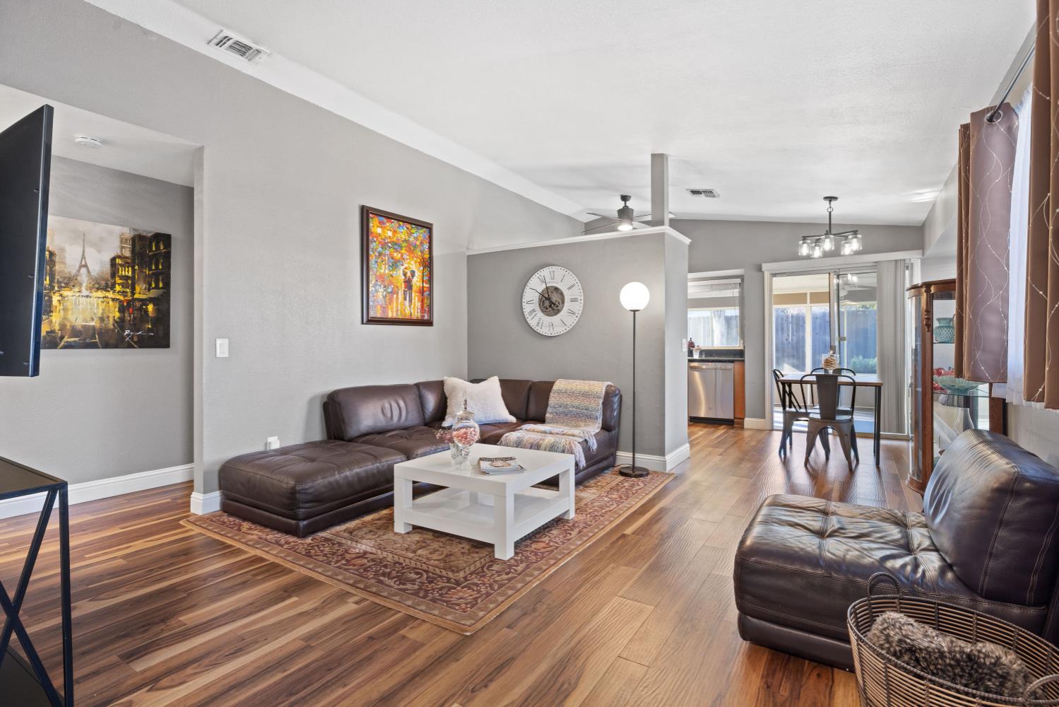 8068 Halkeep Way Sacramento, CA 95823 - Photo 3 of 27