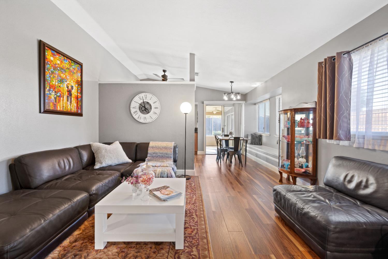 8068 Halkeep Way Sacramento, CA 95823 - Photo 4 of 27