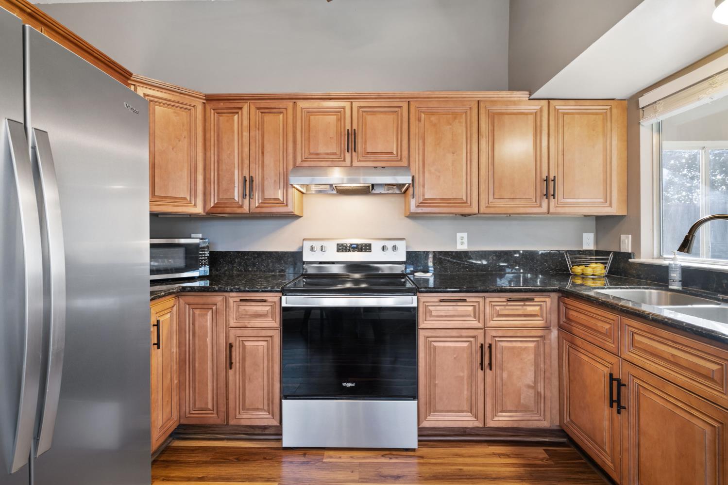 8068 Halkeep Way Sacramento, CA 95823 - Photo 7 of 27