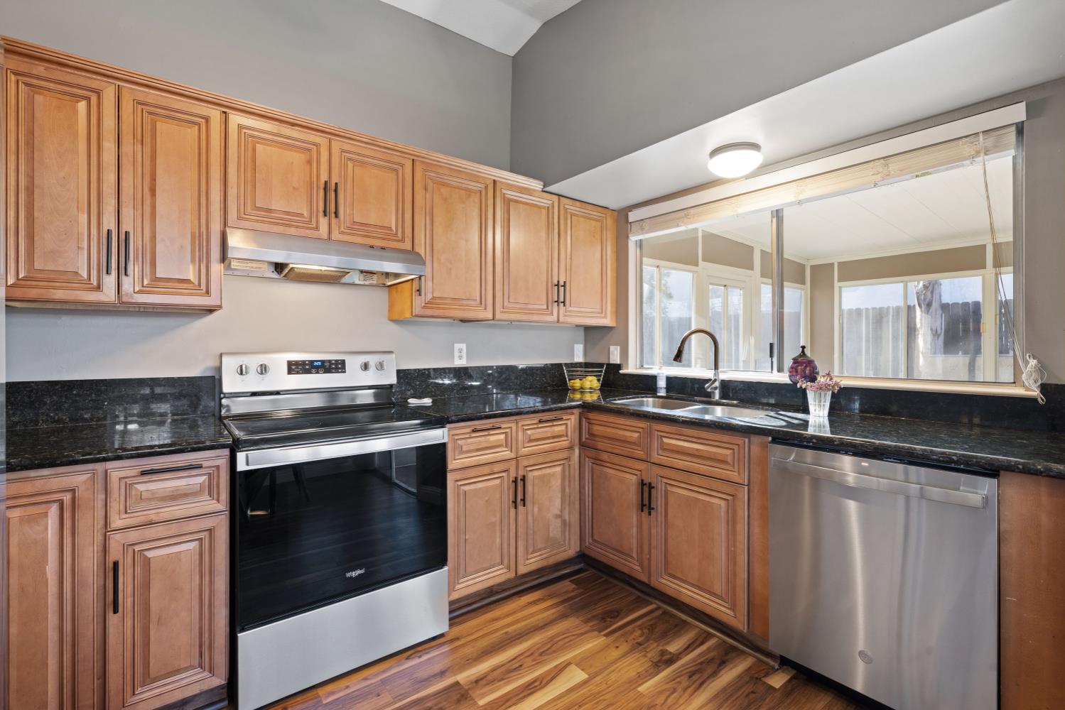 8068 Halkeep Way Sacramento, CA 95823 - Photo 8 of 27