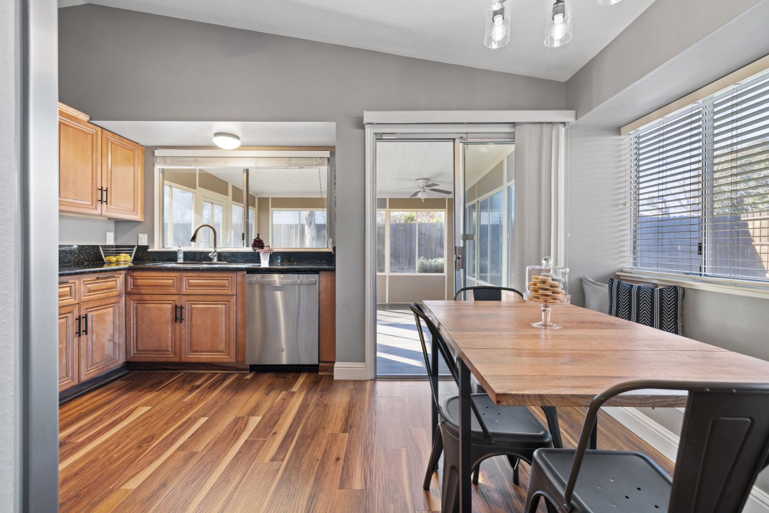 8068 Halkeep Way Sacramento, CA 95823 - Photo 10 of 27