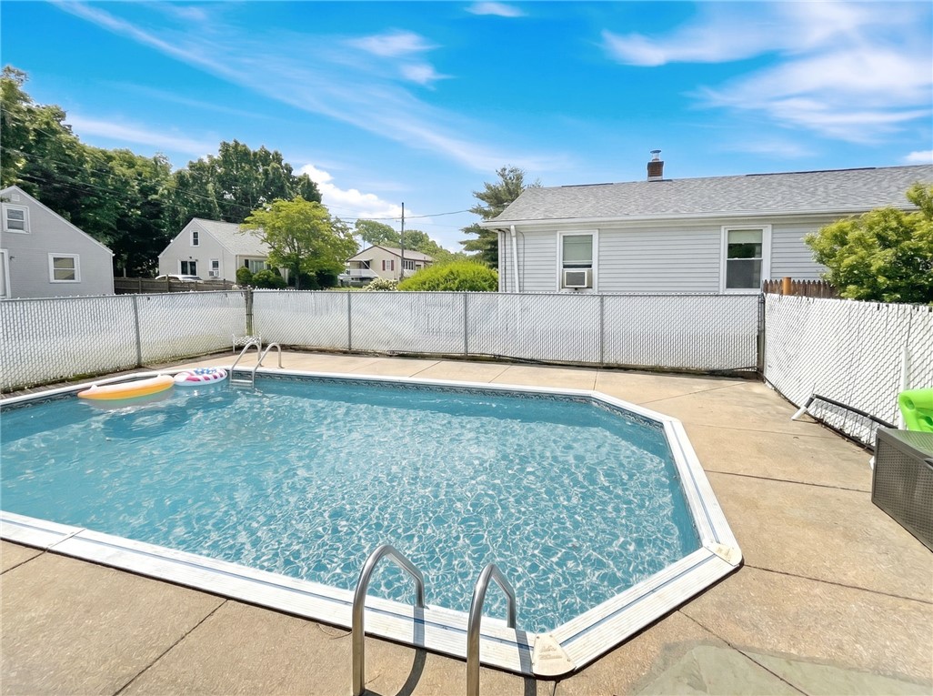 5 Poirier Street Pawtucket, RI 02861 - Photo 3 of 14
