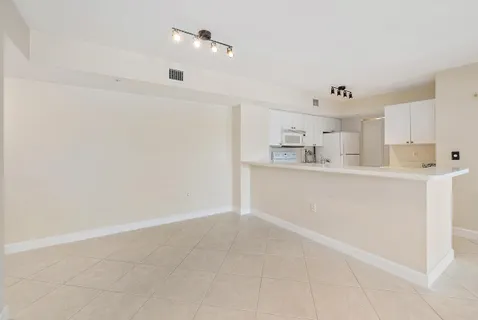 $325,000 | 260 Village Boulevard, Unit 5204, Tequesta, FL 33469