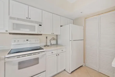 $325,000 | 260 Village Boulevard, Unit 5204, Tequesta, FL 33469