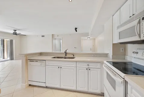 $325,000 | 260 Village Boulevard, Unit 5204, Tequesta, FL 33469