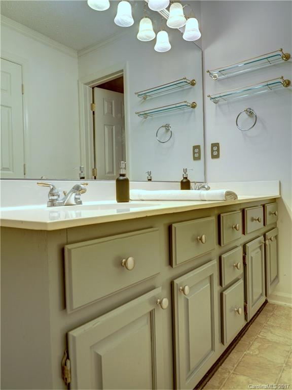 5011 Sharon Road, Unit J Charlotte, NC 28210 - Photo 4 of 15