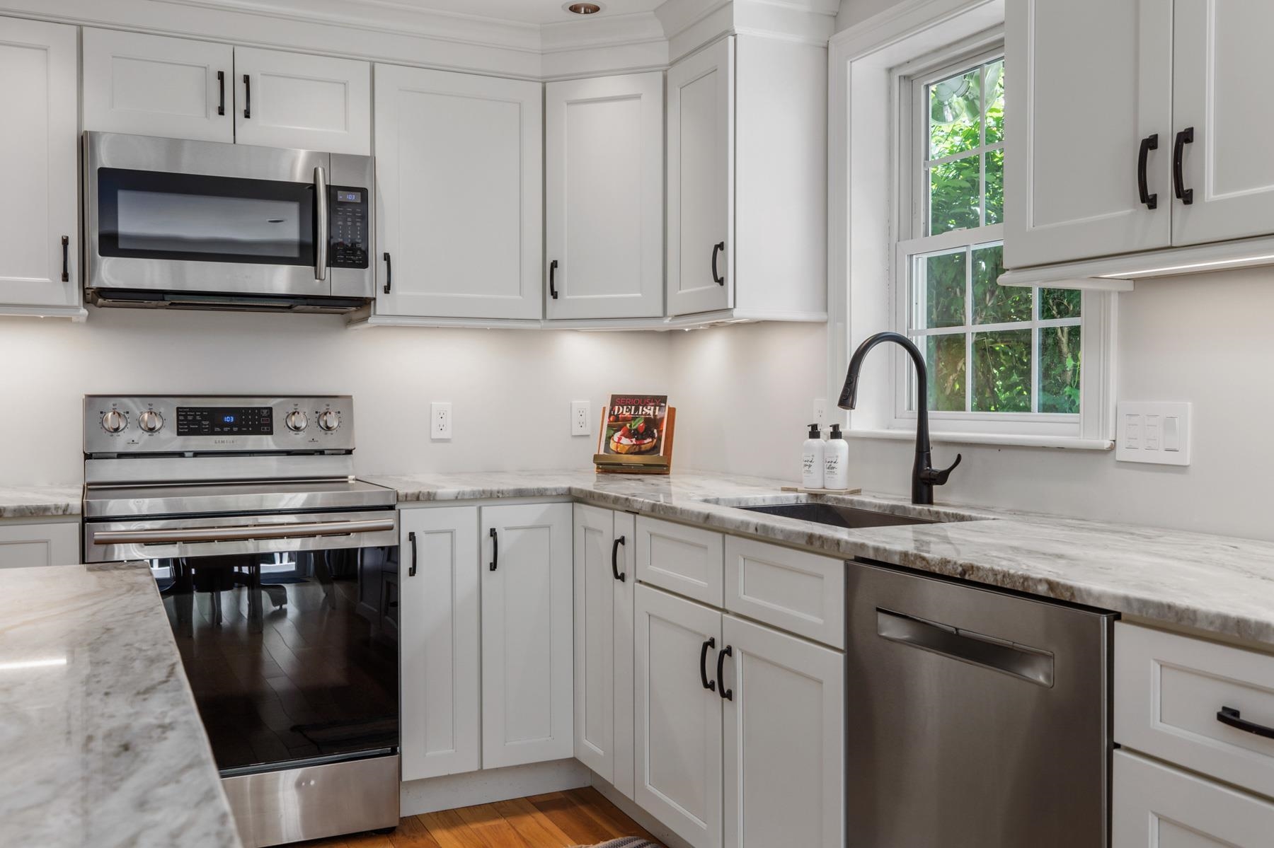 138 Stratham Heights Road Stratham, NH 03885 - Photo 4 of 40