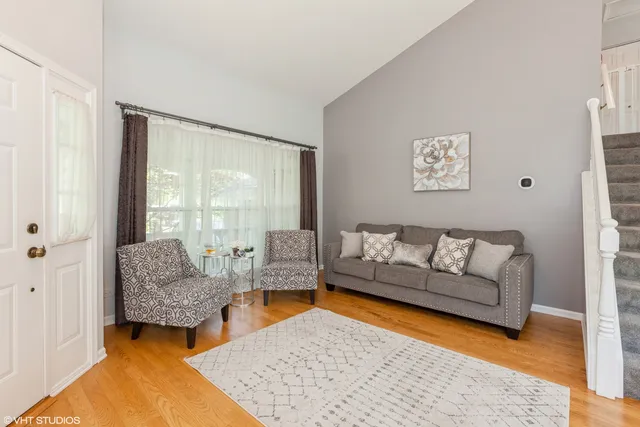 $3,500 | 724 Wildflower Circle, Naperville, IL 60540