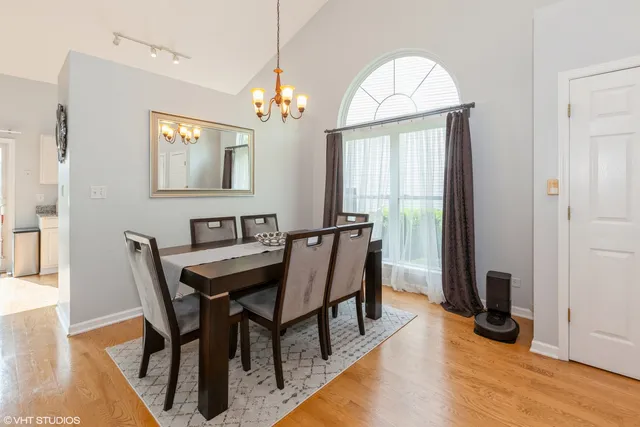 $3,500 | 724 Wildflower Circle, Naperville, IL 60540