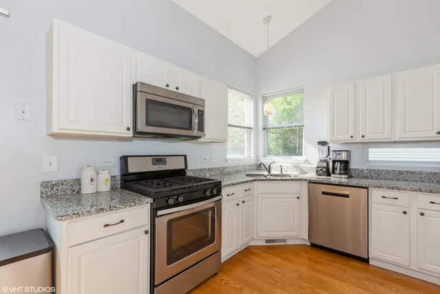 $3,500 | 724 Wildflower Circle, Naperville, IL 60540