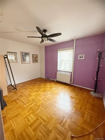 a view of empty room with window