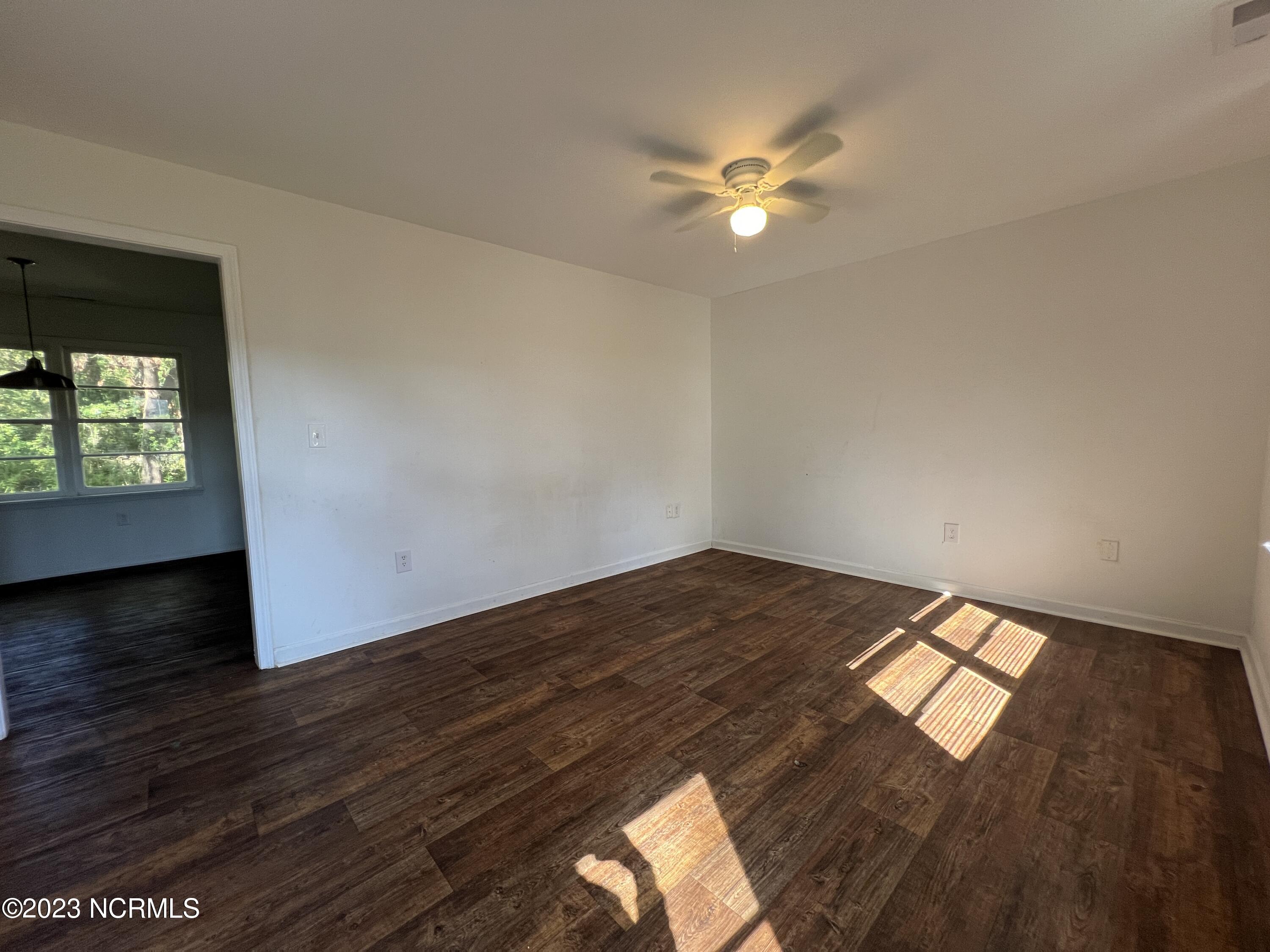 796 Laurel Road Beaufort, NC 28516 - Photo 4 of 14 Living Room