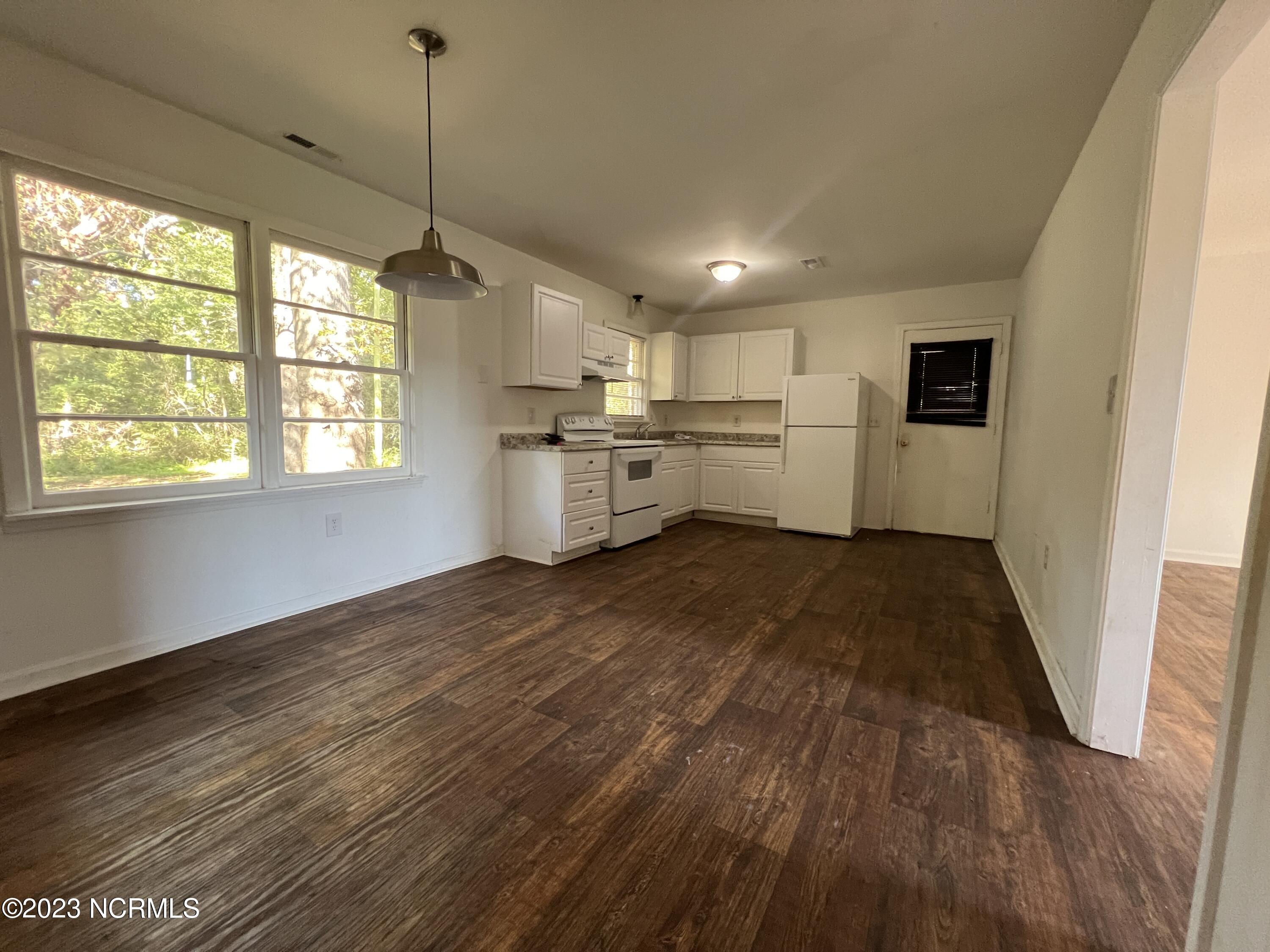 796 Laurel Road Beaufort, NC 28516 - Photo 6 of 14 Dining room & Kitchen