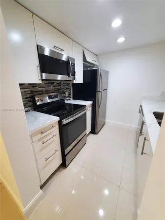 $2,400 | 8100 Geneva Court, Unit 437, Doral, FL 33166