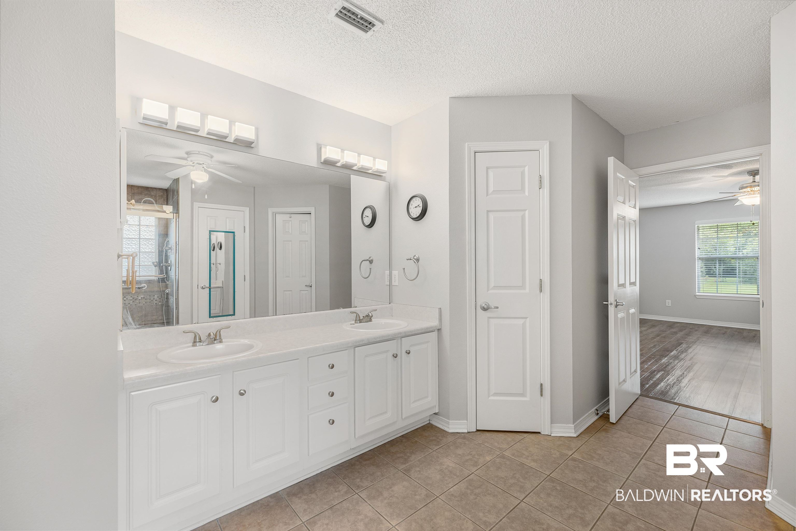 12892 Hunters Chase Foley, AL 36535 - Photo 18 of 40 Primary Bathroom