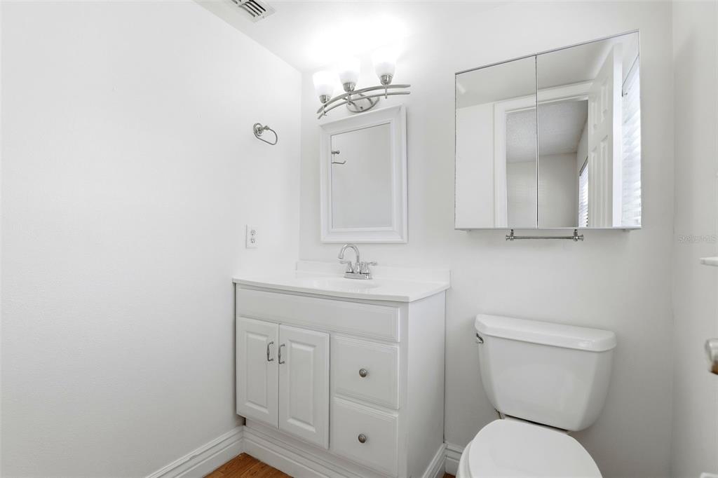 525 South Conway Road, Unit 70 Orlando, FL 32807 - Photo 26 of 28 a bathroom with a toilet a sink and mirror