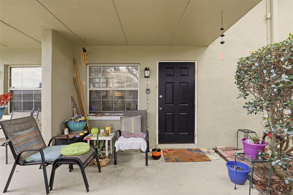 525 South Conway Road, Unit 70 Orlando, FL 32807 - Photo 8 of 28 a outdoor space with furniture